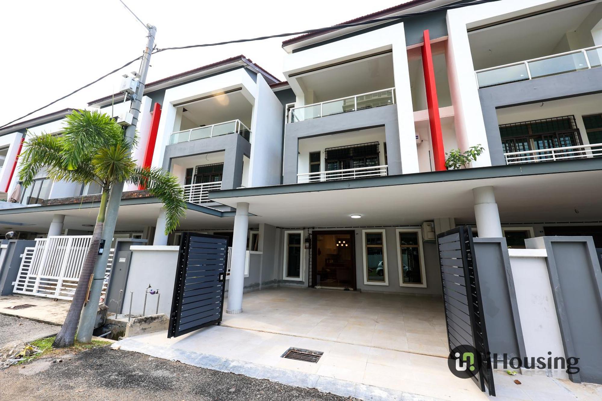 Cozycrest & Spacious 4br Landed House @kotasyahbandar I Housing *