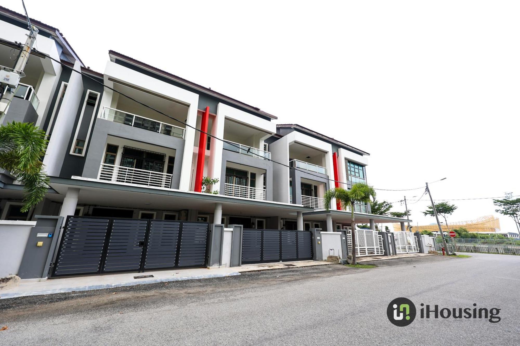 Cozycrest & Spacious 4br Landed House @kotasyahbandar I Housing Holiday home *