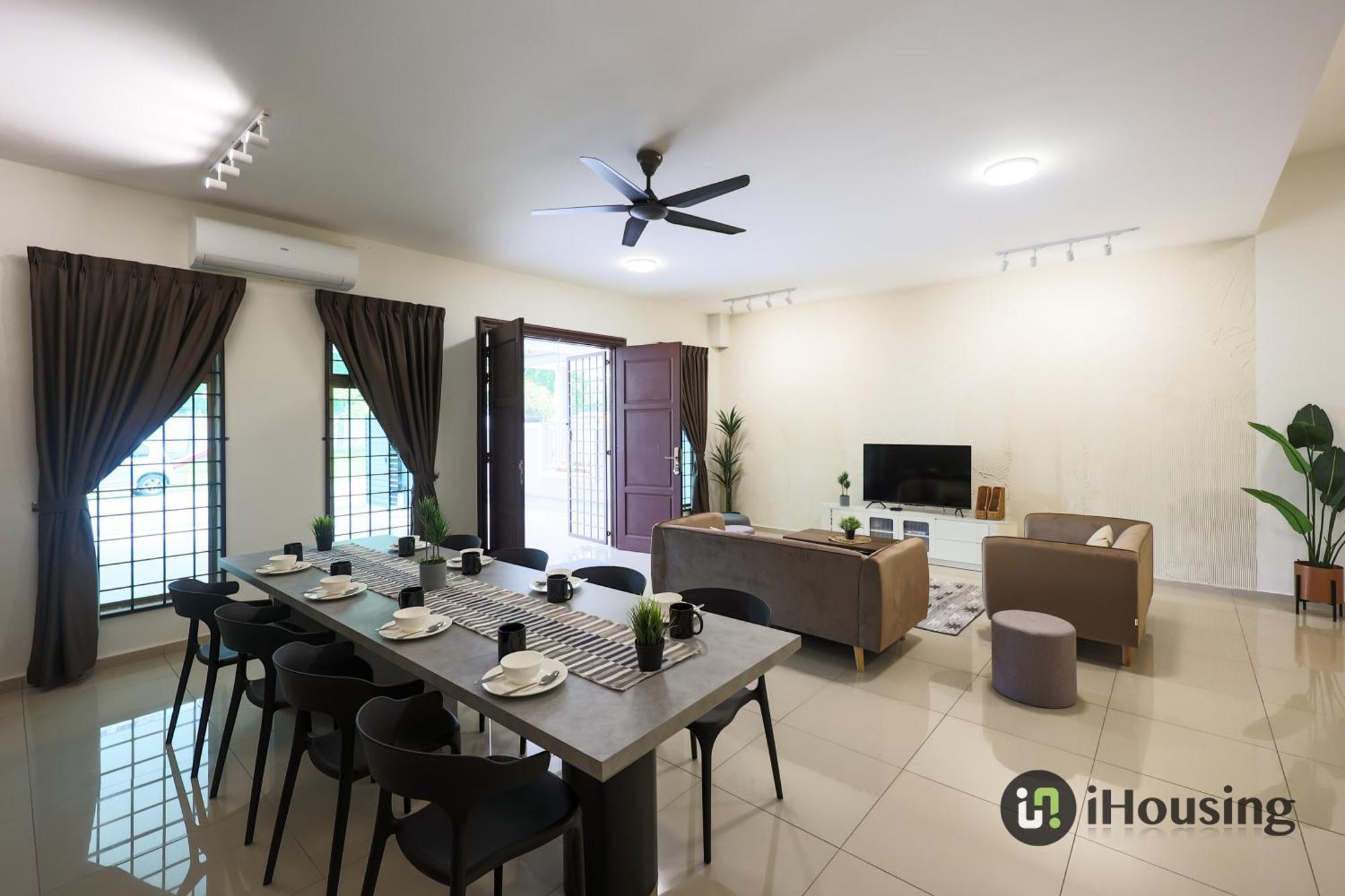 Cozycrest & Spacious 4br Landed House @kotasyahbandar I Housing Holiday home